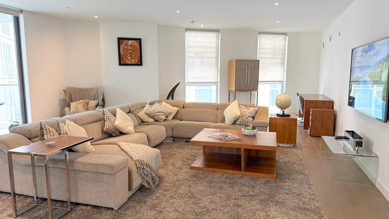 Image of Apartment - 5 Bedrooms - 4 Bathrooms for Rental in EuroCity-Gibraltar, Image 1